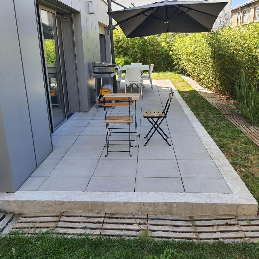 Privatunterkunft Jolie Parentale, Et Salle D'eau, Avec Son Coin De Verdure A 5 Minutes A Pied Du Centre Bordeaux